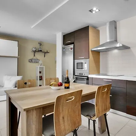 Appartement Nice Mocan, Garage, Pool, Fiber, Padel, Air Con *